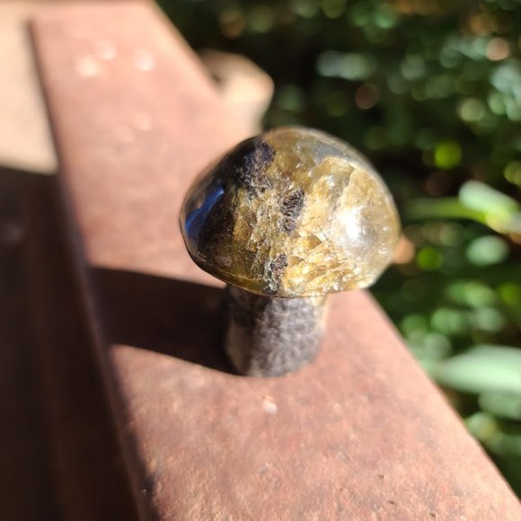 Laboradite hand carved mushroom 3" - Picture 5 of 10